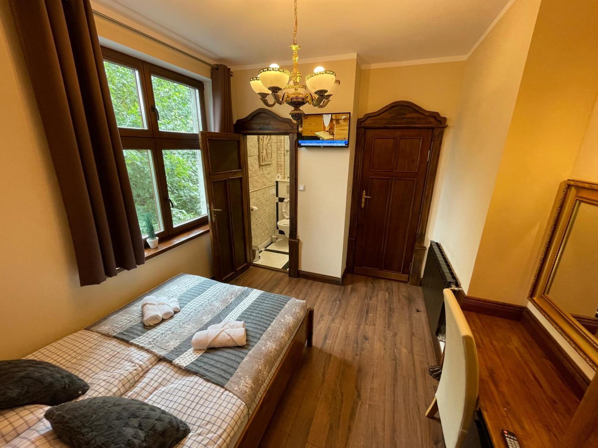 그단스크 Dworek Oliwski B&B 외부 사진